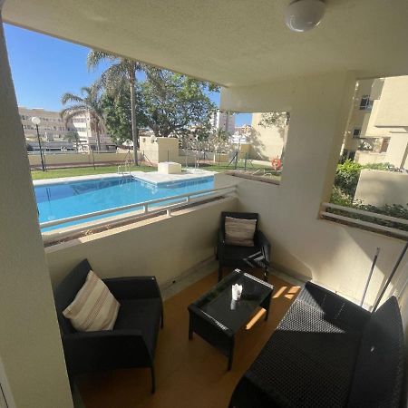 Apartamento En La Carihuela Con Piscina Y Parking, Al Lado De La Playa Appartement Torremolinos Buitenkant foto